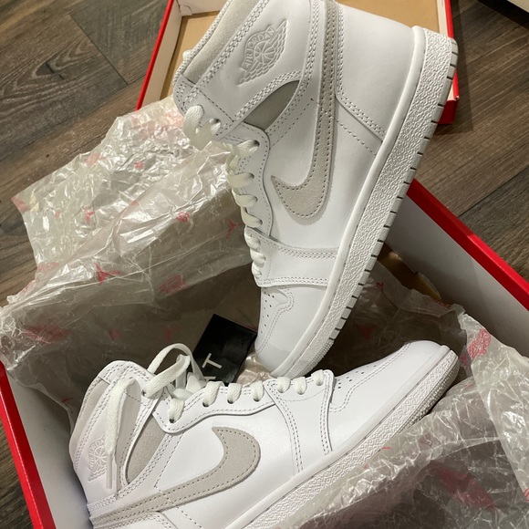 SOLD - Jordan 1 High Neutral Grey - Picture 2 of 6